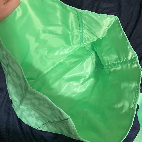 NWOT Victoria’s Secret PINK Light Cucumber Green Tote - Picture 3 of 5